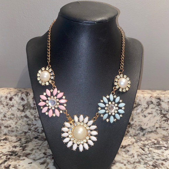 Pastel gem flower statement necklace with bronze chain - Picture 2 of 4